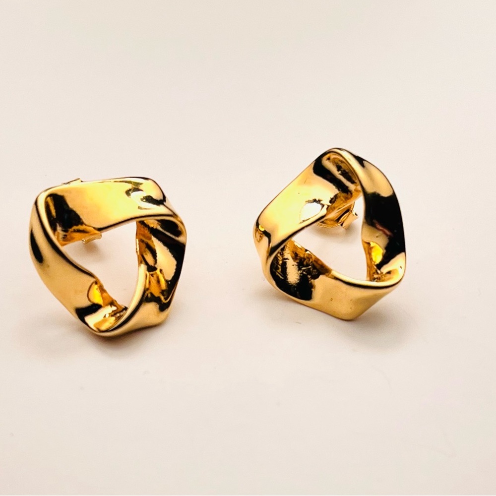 One of a kind, gorgeous studs
